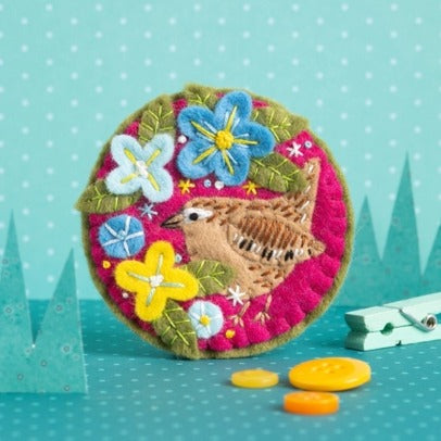 Wren Felt Brooch Kit image 4