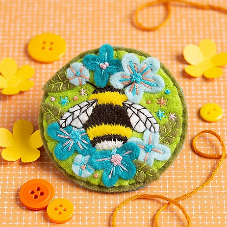 Bumble Bee Felt Brooch Kit image 0