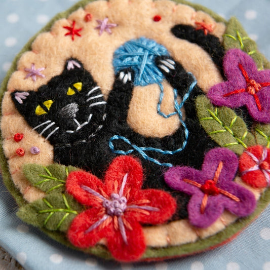 Black Cat  Felt Brooch Kit image 0